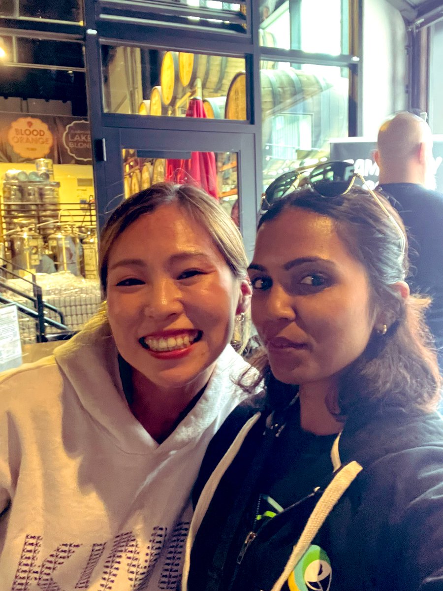 itsjustreva's tweet photo. What a kickass pre-@veecon event for wom3n. 

Lovely meeting @NFTignition @CayceCYH @tidus @JapaneseNFTgirl IRL! 

@fame_ladies @veecon #SeeYouAtVeeCon @veefriends #WomeninNFTs https://t.co/VGUFyQluVP