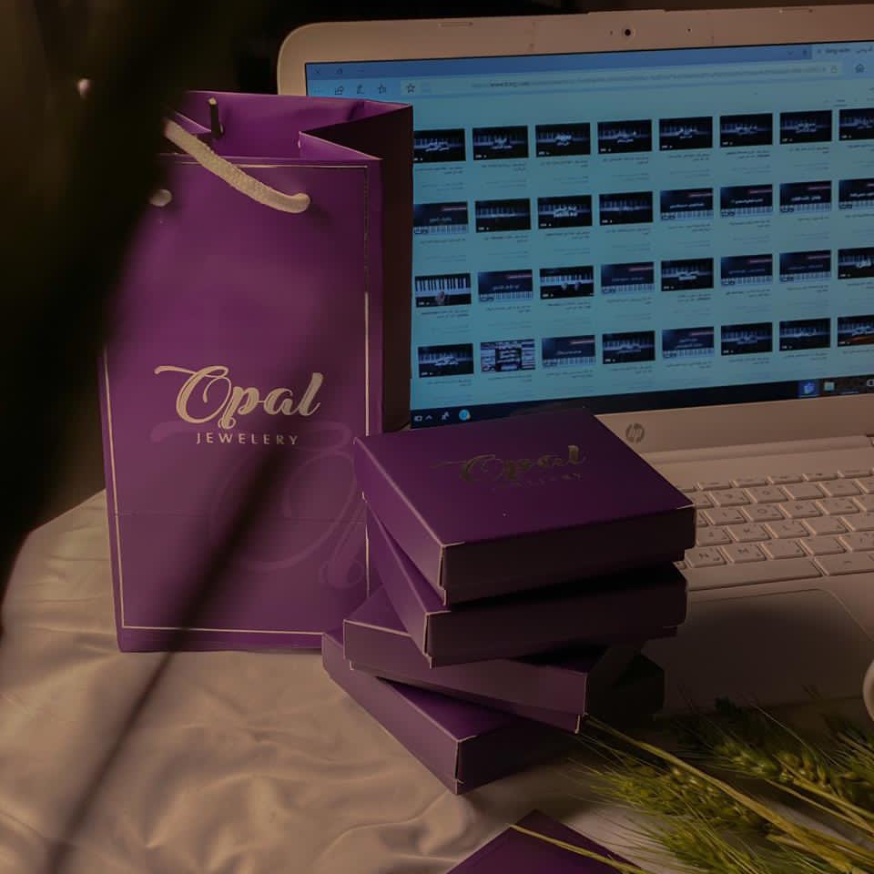 لـِ أنكِ "فراشة" 
في كل مكان تحطِين فيه تترُكين أثراً رقيقاً..
🦋🎶