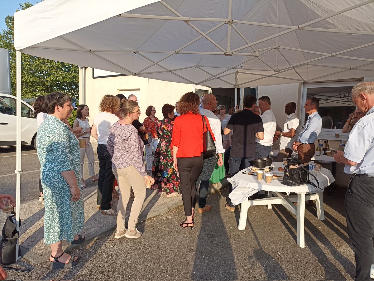 Bravo au club entreprise Les Parcs de la Toison d Or pour l'organisation de cet afterwork convivial.Merci à  Bien Encré pour l accueil.#entreprises #afterwork #photo.