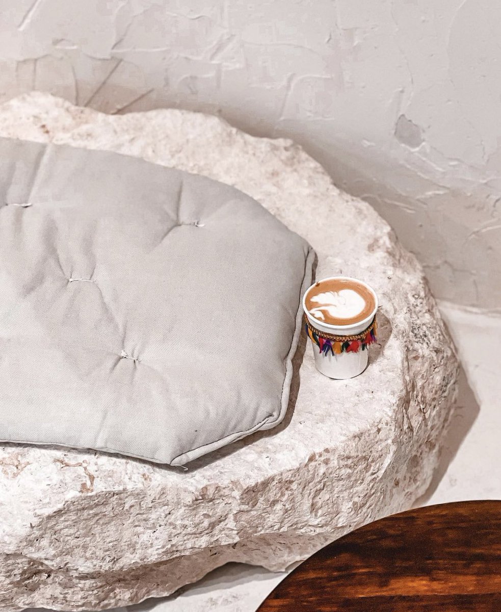 القهوه همزه وصل بين مزاجك والحياة.