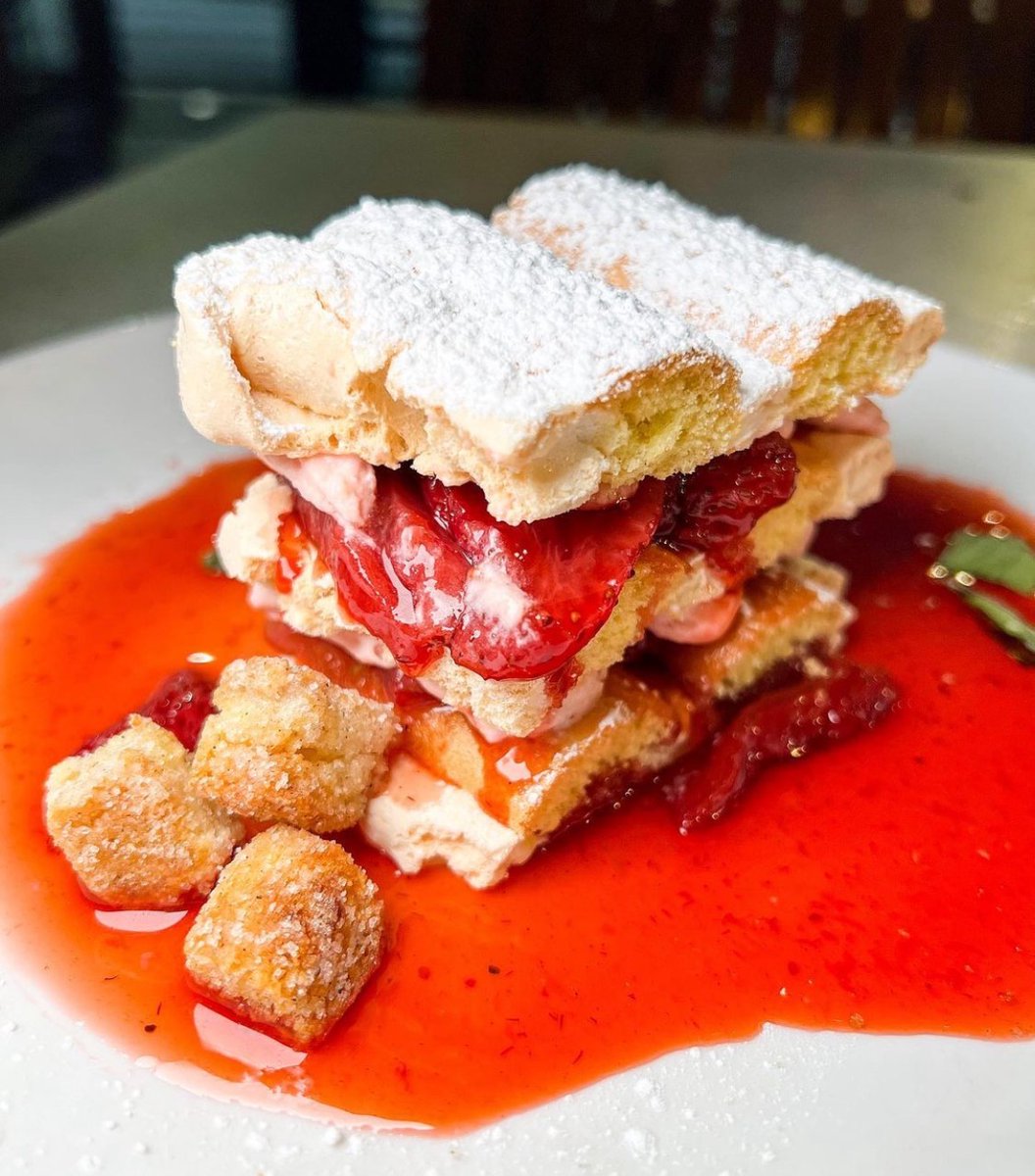 EccoMidtown's tweet photo. We can't get enough of strawberries this spring season! The Cardinal Slice dessert at our Midtown location will hit the spot - basil roasted strawberries, rhubarb coulis &amp; strawberry cream 😊 

Resos here: https://t.co/JAbmsBAVza

📸: @thebubblytalk via Instagram https://t.co/e2jnRLOBDt