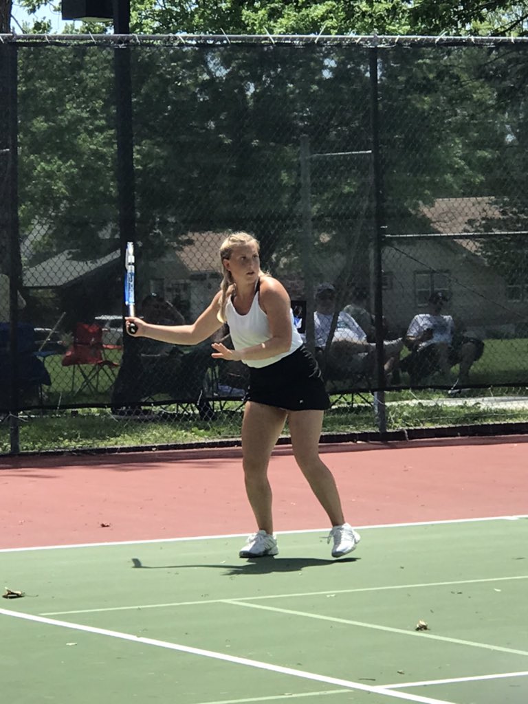 YorkDukesAD's tweet photo. HUGE win for Ellie Peterson over Beatrice 7-6 (7-3), 6-4 in the 2nd round. Ellie advances to the quarterfinals and is guaranteed a Top 8 finish and state medal. #yorkdukes https://t.co/nAlNrtItRB