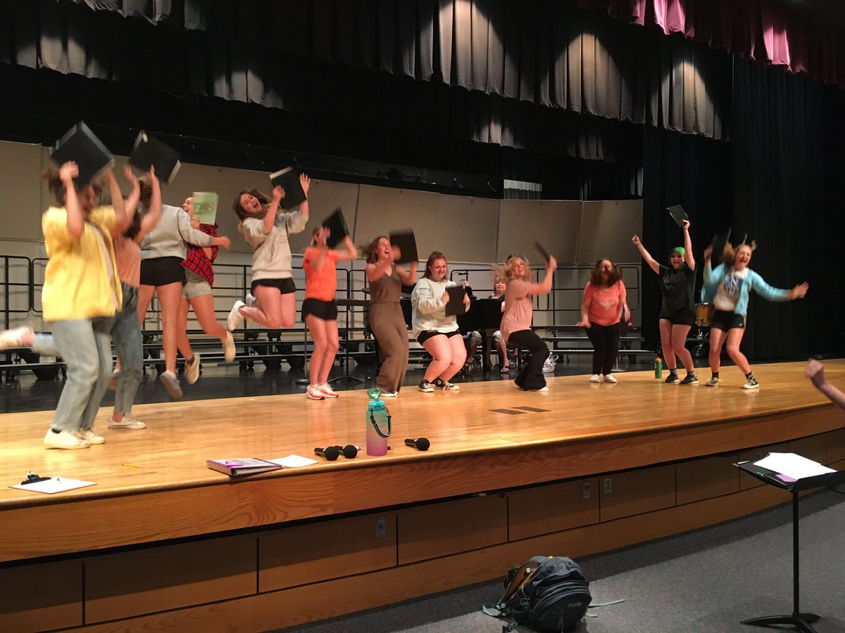 mommabiss's tweet photo. It’s almost concert time! 🎤🎶 7pm tonight at NHS. HS chorus, Bear Singers, women’s chorus, men’s chorus and a lot more!! https://t.co/uAY1qd9afH