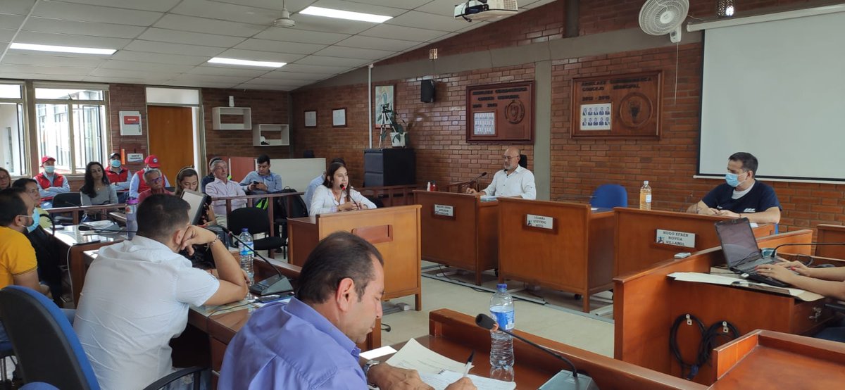 ProspectivaCund's tweet photo. ✅#Hoy | Nuestra Directora de Desarrollo Territorial Angela Martínez acompaña el proceso del Esquema de Ordenamiento Territorial al mpio de #Arbelaez ante el concejo municipal.
Un territorio Organizado es una #RegiónQueProgresa https://t.co/pyG8NBVi8p