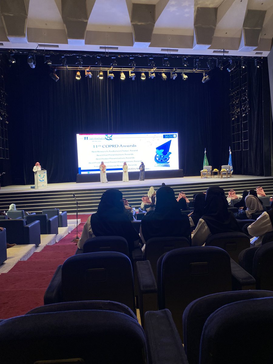 ph_sarah00's tweet photo. سعيدة لكوني احد اعضاء العلاقات العامة في يوم البحث العلمي بكلية الصيدلة ، فعلا تجربة تعبها حلو..🤩
#COPRD_11 https://t.co/p3nqLZNvsj