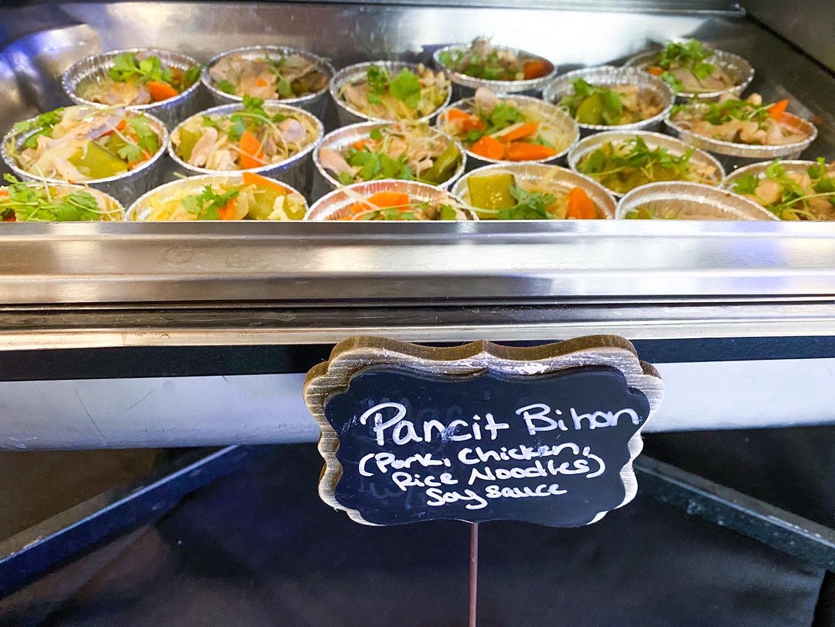 ZapposCulture's tweet image. For todays happy hour @eurest.z.lasvegas, experience team, &amp;amp; #zaapi circle have a delicious menu for our zapponians! 

Thank you for WOWing!
✨
✨
✨
✨
#zappos #zapposculture #companyculture #goodeats #happyhour