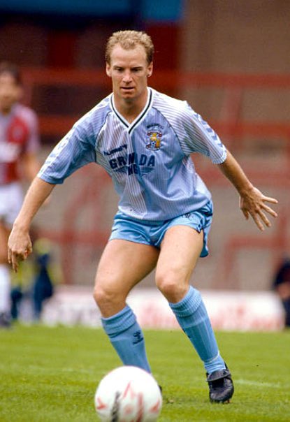 DavidSpeedie10's tweet image. Why can’t kit manufacturers produce beautiful kits like this anymore? 

I love this @hummel1923 shirt we had @Coventry_City