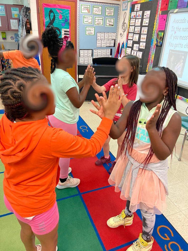 LSmusicEd's tweet photo. Grade 2 has been having a blast performing various hand clapping songs! #WeAreVpa #WhesHeroes #MissMaryMack #workhardkindheart @fcpsOhEithir @CAHicks_AP https://t.co/w9kiavZ9kR