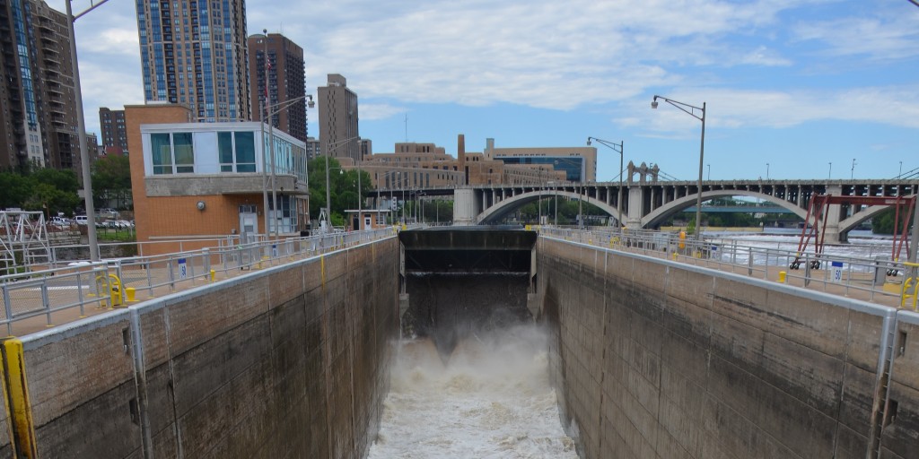 StPaulUSACE's tweet photo. NEWS: We plan to open the gate at the Upper St. Anthony Falls Lock and Dam today due to high flows on the Mississippi River. The current data at St. Anthony Falls indicates river flows are near 52,000 cubic feet per second.
#BuildingStrong #USACEMVD @MVD_USACE https://t.co/qdOaCGQpQZ