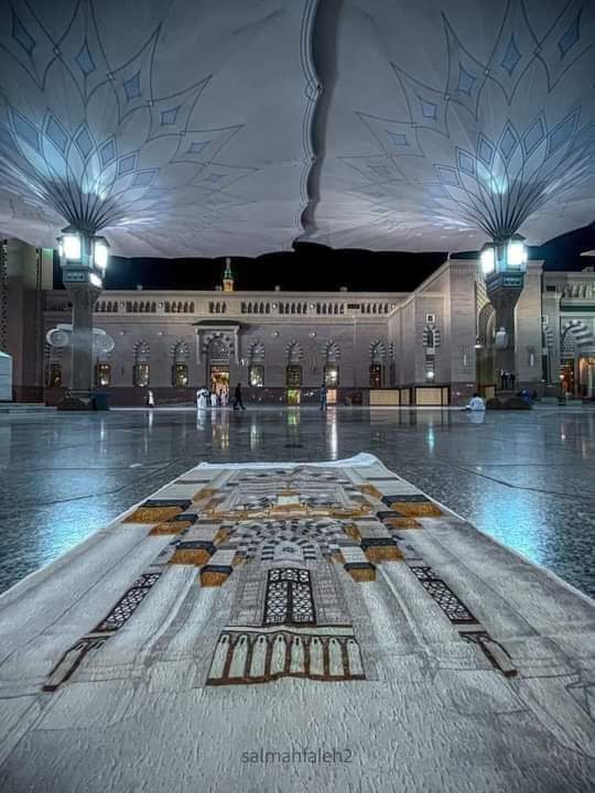 إن الله وملائكته يصلون على النبي يا أيها الذين آمنوا صلوا عليه وسلموا تسليما