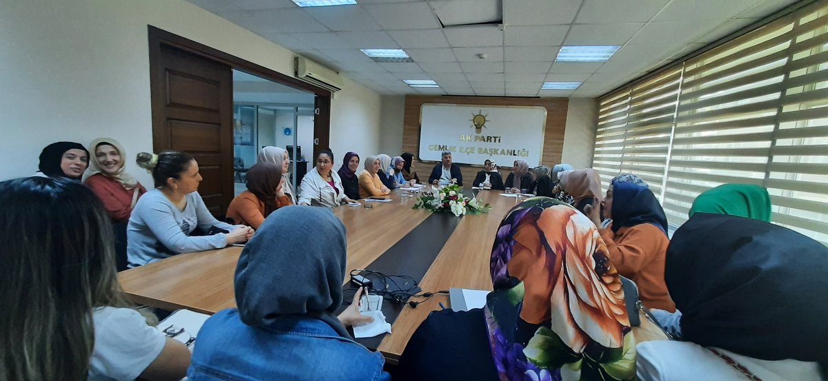 akkadingemlik's tweet photo. Başkanımız Sn.Aynur Beki Başkanlığında ve Bursa Büyükşehir Belediyesi Meclis Üyemiz Sn.Ercan Barutçuoğlu'nun katılımlarıyla Haftalık Yönetim Kurulu Toplantımızı Gerçekleştirdik.
#AkKadınBursa
#AkKadınGemlik https://t.co/04kSgr2Ykq