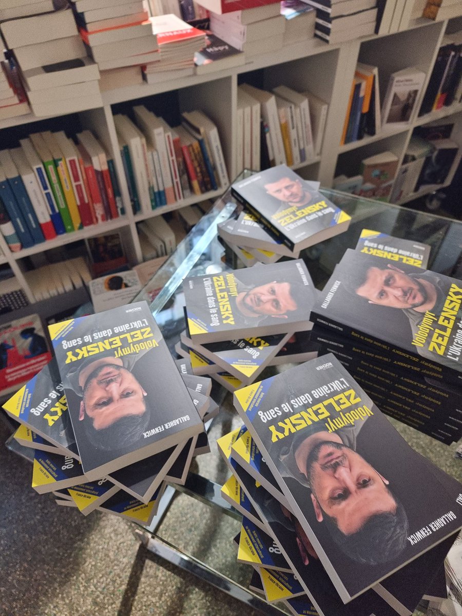 BHKabengele's tweet photo. Je vous invite à lire l'excellent ouvrage de Gallagher Fenwick @gallaghereport sur l'histoire de Volodymyr Zelensky @ZelenskyyUa #Ukraine Ce livre aide à plonger dans la vie et à comprendre la trajectoire d'un acteur majeur des enjeux #Géopolitiques actuels @FRANCE24 @EdduRocher1 https://t.co/maEh23vcrh