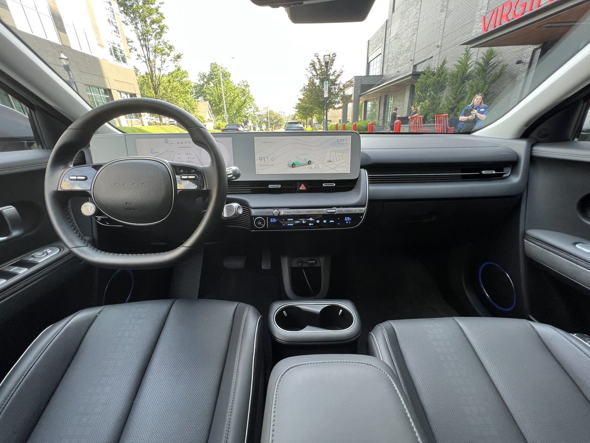 jbeltzsnyder's tweet image. Last — but certainly not least — for today’s Hyundai electrified vehicle drive, one of the best cars I’ve driven recently, the #Ionic5.