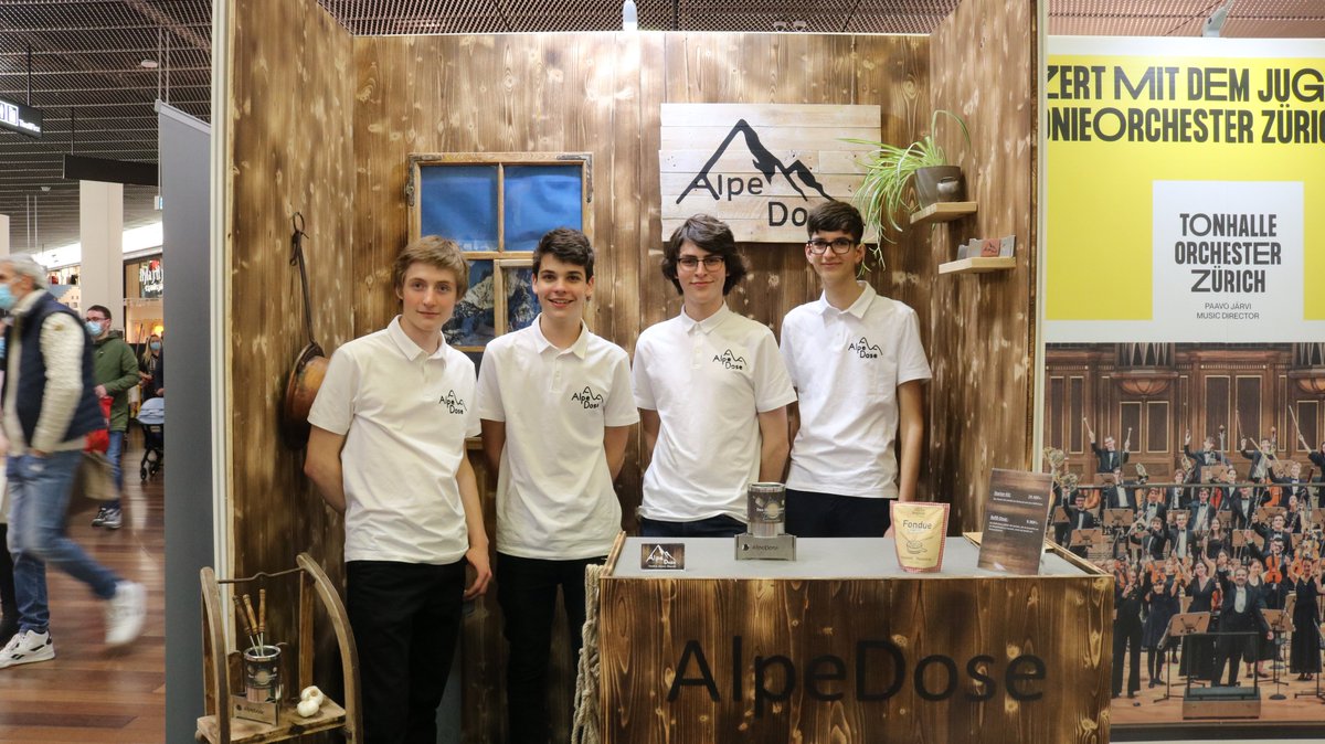 Voilà, unser Stand von der regionalen Handelsmesse! Am 5. Februar verkauften wir im Tivoli Spreitenbach erstmals Dosenfondue, und dies mit Erfolg!