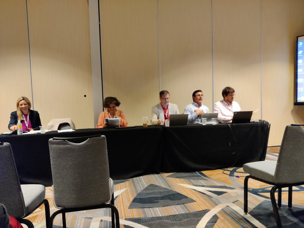 Last panel of the day with @faheye on EU Trade, Investment and Economic Policies in Turbulent Times, speaking on her area of #transatlanticrelations and #technology! #EUSA2022