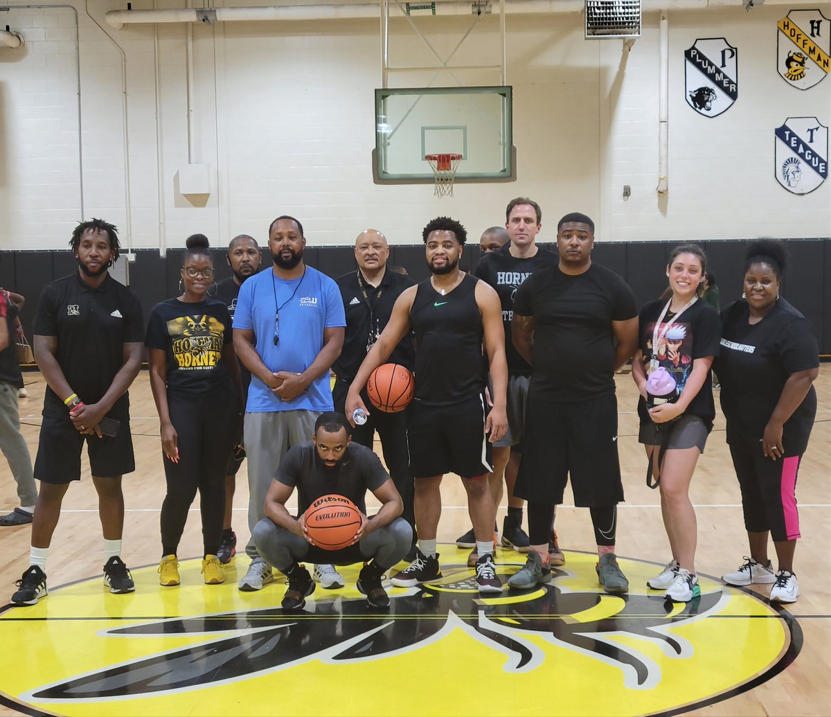 _shundria_'s tweet photo. @AggieAdmin92 @HoffmanMS_AISD @AltonSocrates @Giles18Ms 
The Winning Team 🏀🏆 https://t.co/hzXPnJCIHD