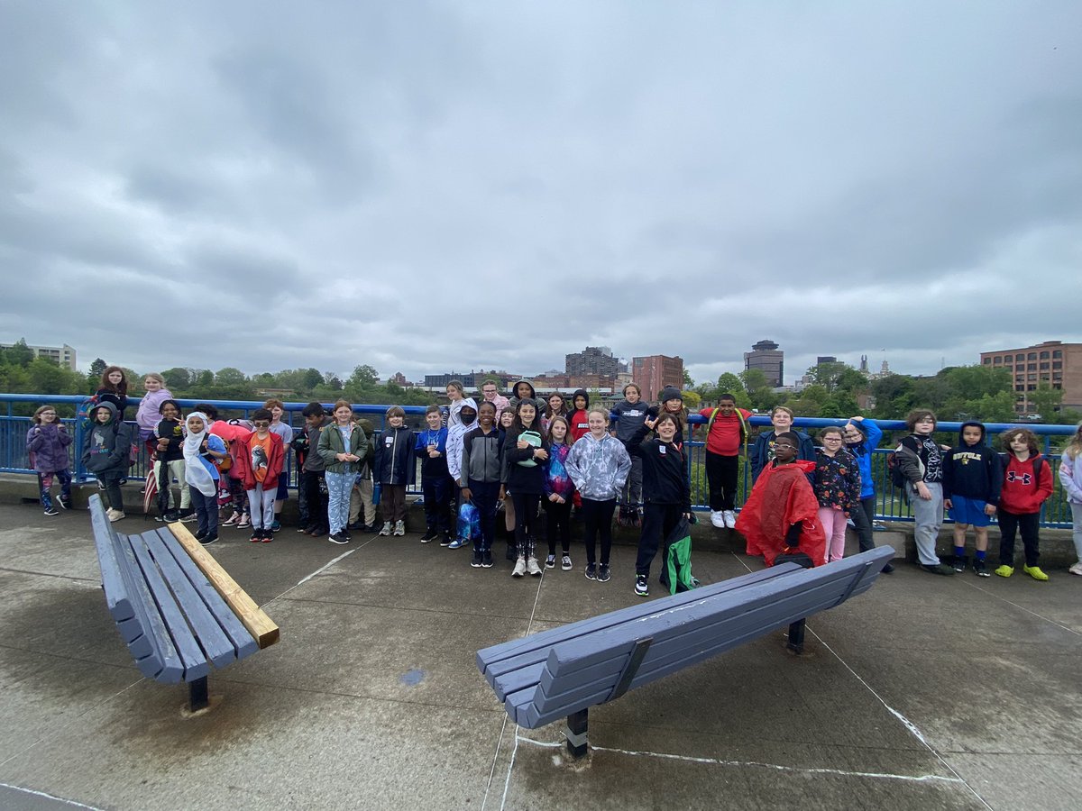 edwmisselliott's tweet photo. Field Trip Photo at High Falls today! I clearly get very into telling the Sam Patch story!π» Glad to see this downtown trip back in action! More photos to share soonπ #whathappensinroom100 #RogersRocks #fieldtripsareback @MsLennertz @DrCBRichards @LauraWesterman2 https://t.co/YbBpV61aaD