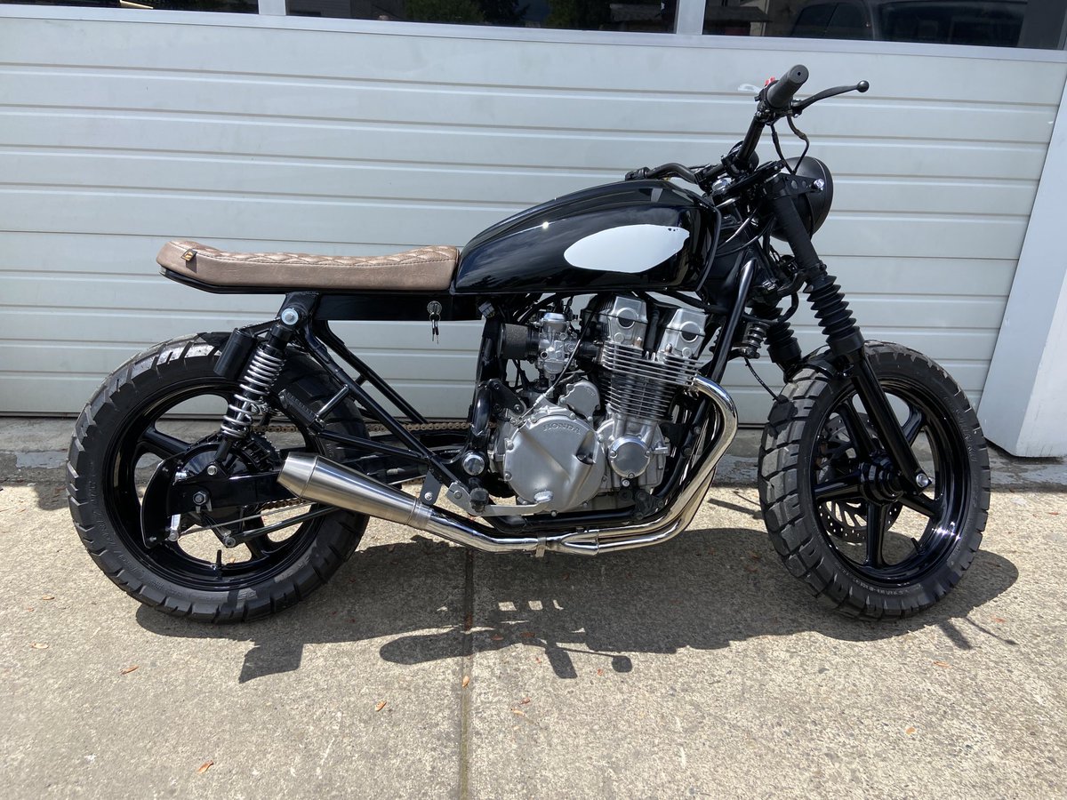 jeffrey_ventre's tweet photo. #Blackfish Tilikum - now immortalized in this one-off converted Honda CB750 - with the big fella’s actual eye patch pattern cc ⁦@Vagabionda1⁩ ⁦@Sam10k⁩ ⁦@ChicaMaps⁩ ⁦@LobergEric ⁦@OrcaSOS⁩ https://t.co/FusMtZkV5G
