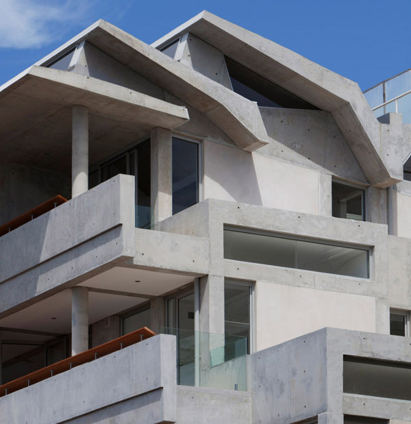 In developing my mural, “Ripples and Droplets”, I worked closely with acclaimed architect Angelo Candalepas. I am a huge admirer of his work. See candalepas.com.au #ripplesanddroplets #mural