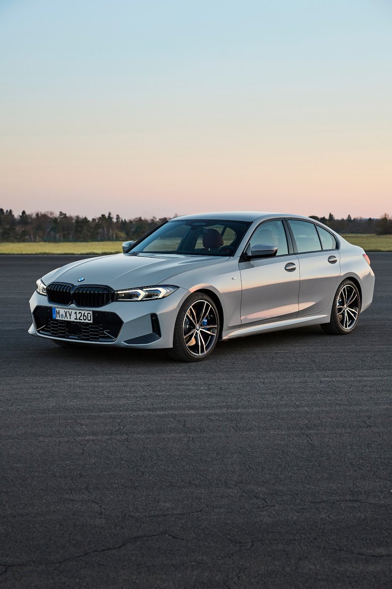 BMWGroupFans's tweet photo. The new BMW 3 Series Sedan and the new BMW 3 Series Touring.

#BMWGroupFans 
@bmwgroupfans

#bmw #bmwm #bmw3series #3series #sheerdrivingpleasure #bio #the3 #mperformance #mpower #bmwi #electric #electriccar #driving #drive #accessories #like #follow #instafollow #new #news https://t.co/hatQXvZFMI