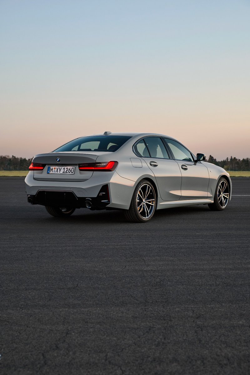 BMWGroupFans's tweet photo. The new BMW 3 Series Sedan and the new BMW 3 Series Touring.

#BMWGroupFans 
@bmwgroupfans

#bmw #bmwm #bmw3series #3series #sheerdrivingpleasure #bio #the3 #mperformance #mpower #bmwi #electric #electriccar #driving #drive #accessories #like #follow #instafollow #new #news https://t.co/hatQXvZFMI