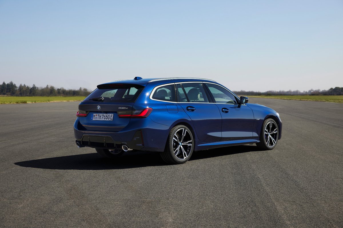 BMWGroupFans's tweet photo. The new BMW 3 Series Sedan and the new BMW 3 Series Touring.

#BMWGroupFans 
@bmwgroupfans

#bmw #bmwm #bmw3series #3series #sheerdrivingpleasure #bio #the3 #mperformance #mpower #bmwi #electric #electriccar #driving #drive #accessories #like #follow #instafollow #new #news https://t.co/hatQXvZFMI