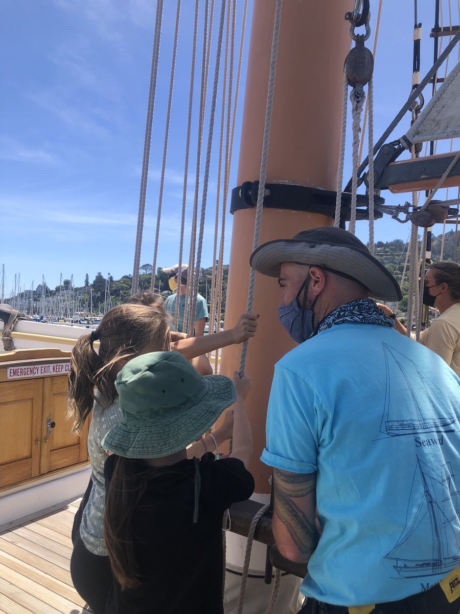 clstward1's tweet photo. #4thgrade #EPICstudents experiencing &amp; learning about sailing on a tall ship ⛵️ like early explorers w/ @CalloftheSea #gccstrong #gcc_charters @GCC_Charters @epic21st6to6owl @EPIC_academics This is Awesome!! https://t.co/j6RTlRWQ5y