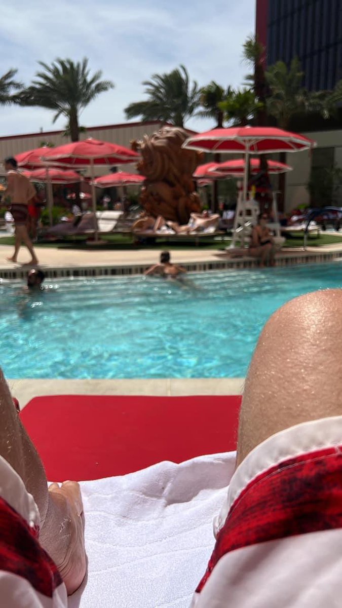 bmilie2014's tweet image. Trying to relax at the pool, but being an Aquatics Director, I can never relax 😬 #LifeguardProblems #WaterWatcher #WaterSafetyMonth