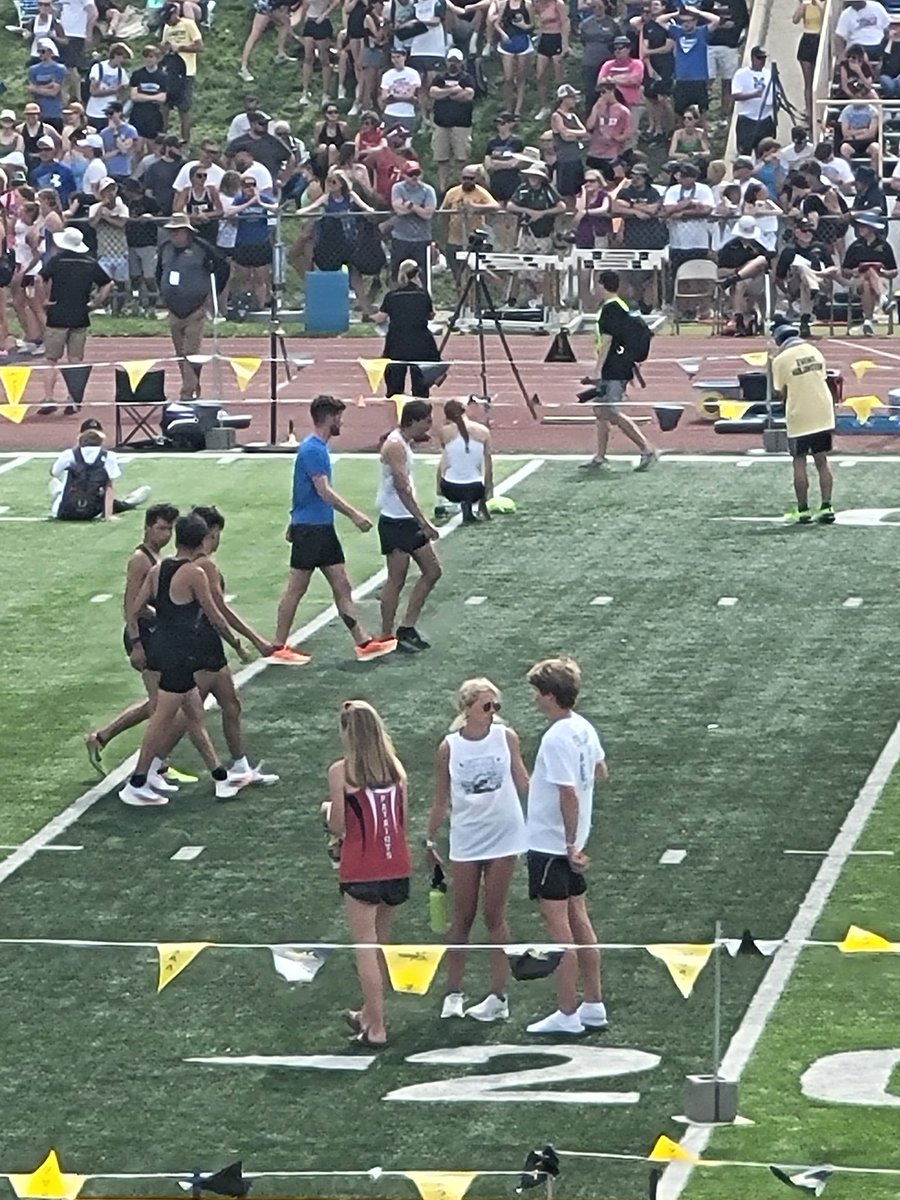PHSBlueTrack's tweet photo. Elijah is getting warmed up for his race!! #PRNation #statetrack https://t.co/z87I5V1yly