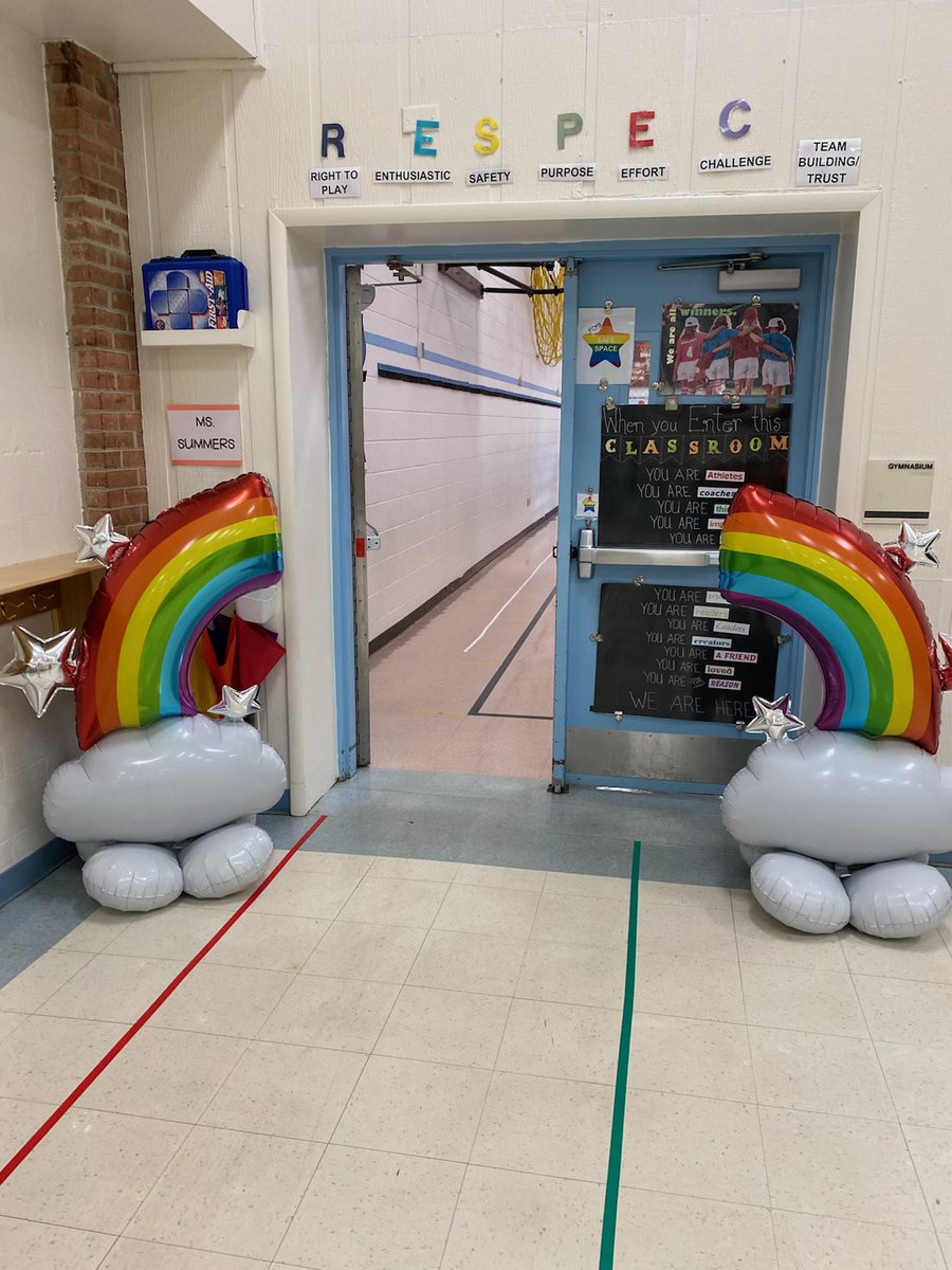 MYESartFCPS's tweet photo. Another successful Night of the Arts at MYES! It was so great to see our amazing community come out to the art show and watch the chorus perform! @MrsWolen_FCPS https://t.co/mX6fmHazGG