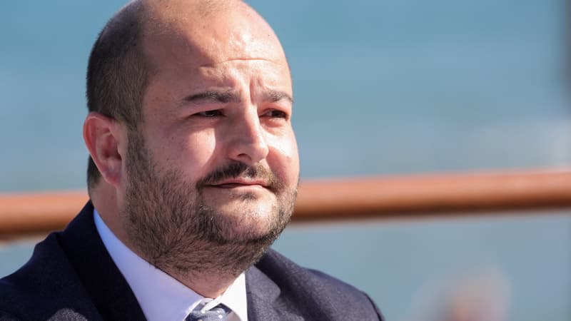 BFMTV's tweet photo. Fréjus: le maire RN interdit le burkini dans les piscines et sur les plages de sa commune https://t.co/kpWkYkOZIE https://t.co/56blirudmA