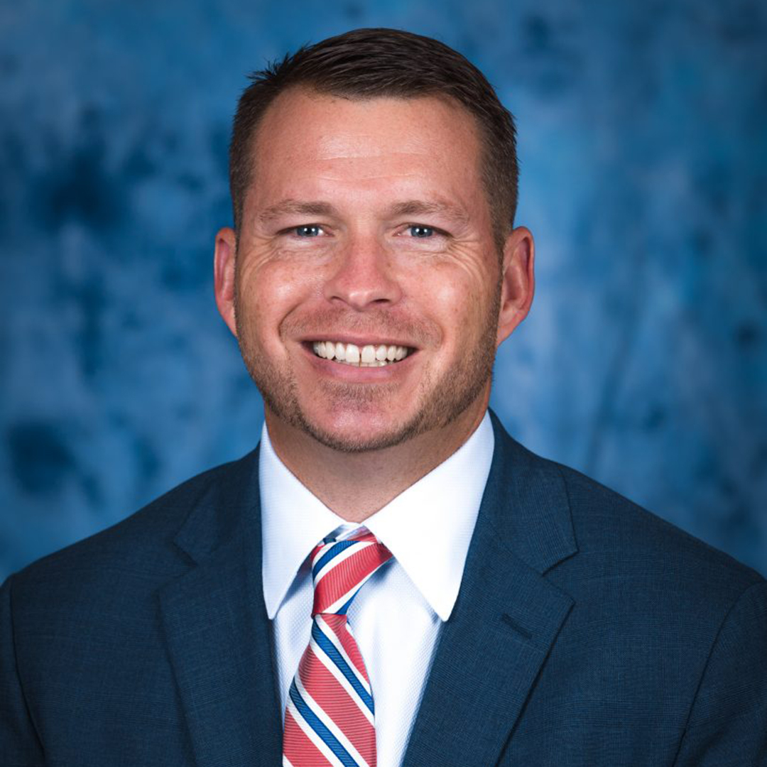 BethelUniv's tweet photo. Congratulations to CPS alumnus Aaron Burns on being named by @CovenantHealth as LeConte Medical Center’s new chief administrator! 📷: https://t.co/ZbqPrNAy43 https://t.co/Pe6Dro5R9J
