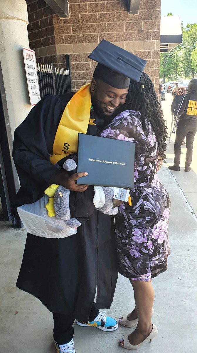 zayjordan11's tweet photo. Want to shoutout my village for me helping me get this far💪🏾💻
#UAPB #HBCU #STEM #CompScience #Classof2022 https://t.co/klynmOm5C3