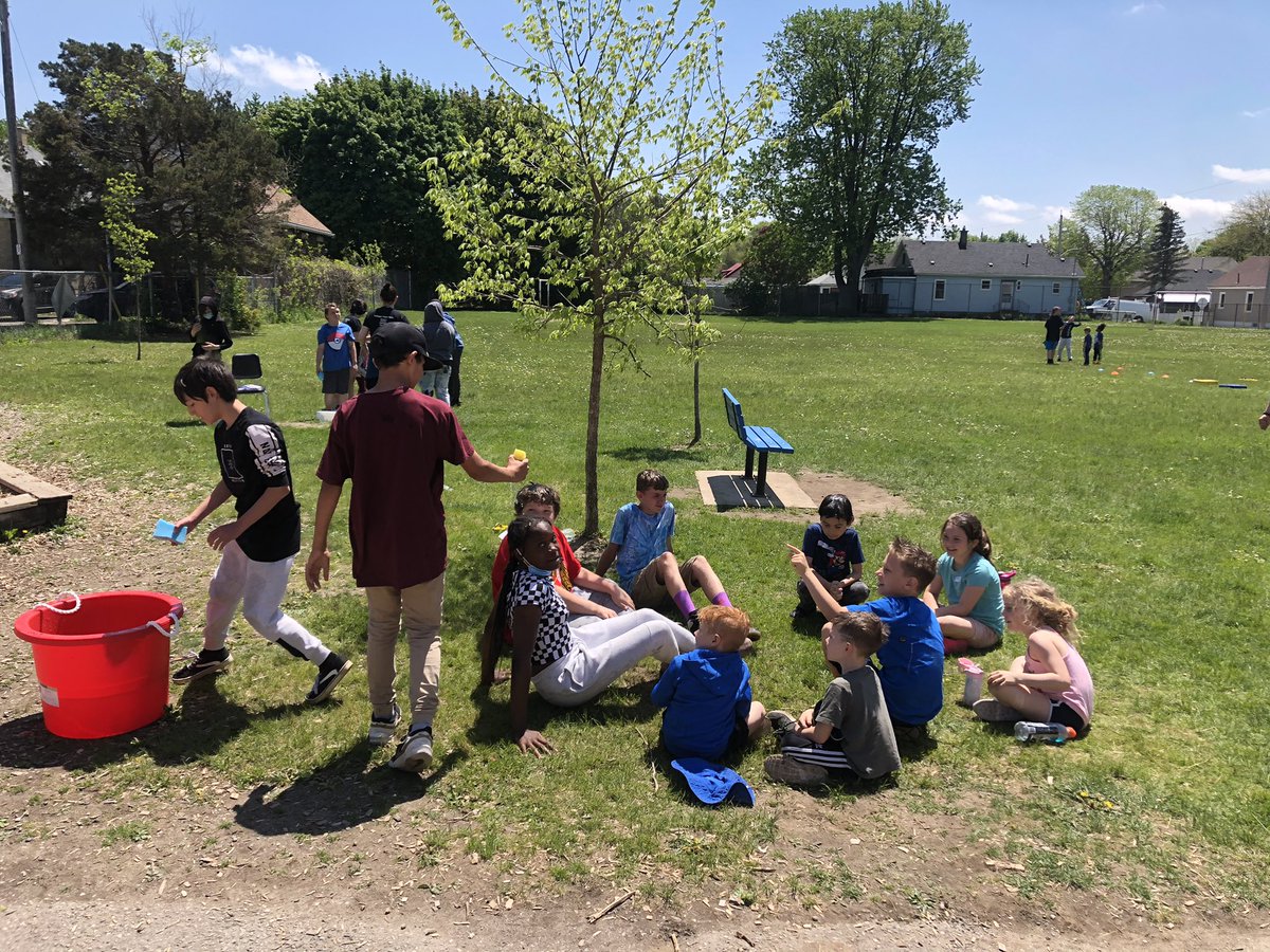Ms_BCarter's tweet photo. Jump Rope 4 ❤️ was a huge success! So thankful for all the support from the @TrafalgarPS staff and a great opportunity for our intermediate students to show their leadership skills! https://t.co/wn6xfvMv42