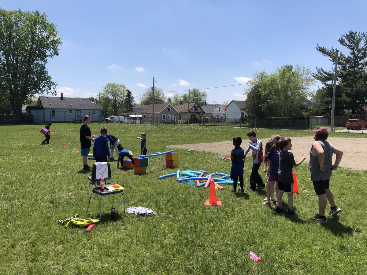 Ms_BCarter's tweet photo. Jump Rope 4 ❤️ was a huge success! So thankful for all the support from the @TrafalgarPS staff and a great opportunity for our intermediate students to show their leadership skills! https://t.co/wn6xfvMv42