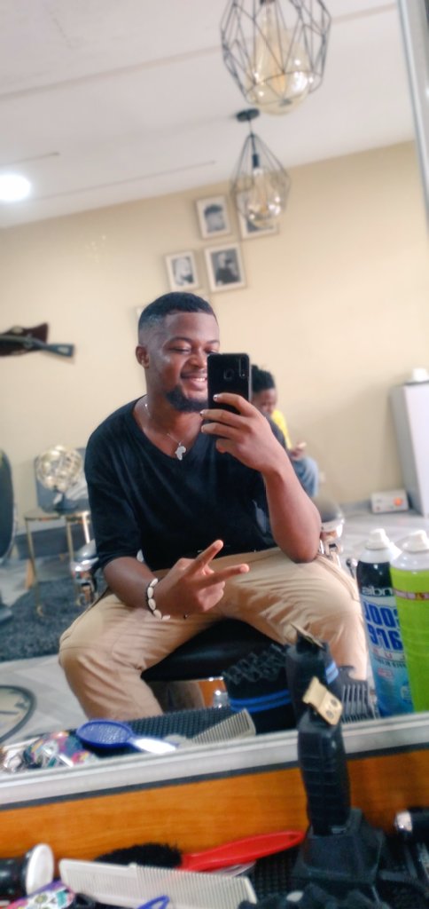 Mho_bolajhi's tweet photo. Es ist nicht einfach,aber ich werde es schaffen.
#Bleib💪🏾
#Smile🙂
#Barber💈 https://t.co/NahEWx4mK3