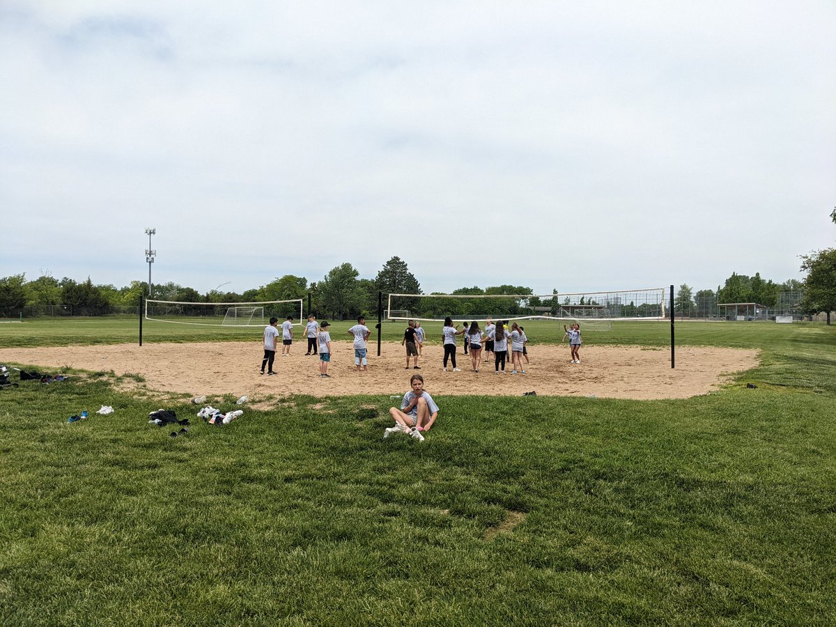 MrMelick_USD368's tweet image. @RocketsRR 5th graders celebrating the end of the year with a traditional picnic at OT Park and beach volleyball game. So many excited smiles. @finfera4 @mrs_decker20