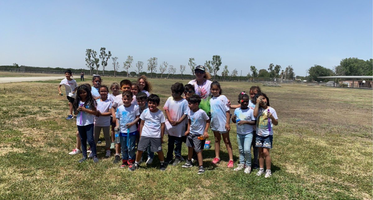 ooilove2teach's tweet photo. Fun Color Run ๐โโ๏ธ ๐โโ๏ธ at school today! My kiddos really had a great time today! #1townschoolcommunity
#colorrun2022 #Iteach1stgrade https://t.co/ZNoLkJePel