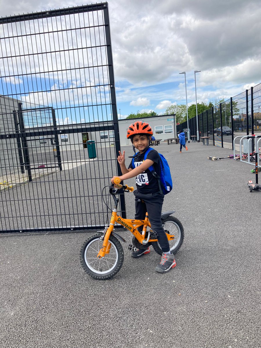 s_pramod's tweet photo. Vignesh cycling to school for Bike Week 🚴
#CycleThere https://t.co/qpbJFVNsgI