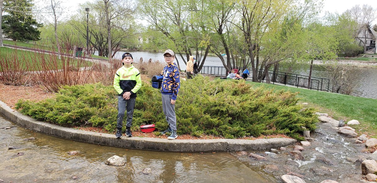 MrsMeyers_Class's tweet photo. We are so lucky to have a lake so close to us! We explored a wetland habitat all day today! #OutdoorClassroomDay @macneillrps @RegPublicSchool #outdoorlearning #conservation #futurebiologists https://t.co/9YHKYZaUiX
