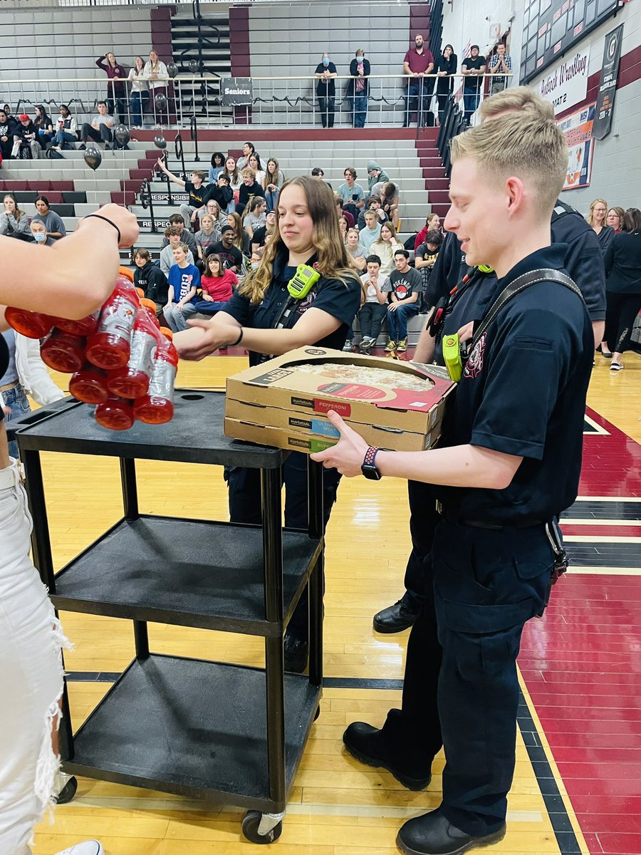 SequoitSenate's tweet photo. Thank you so much @antiochfire AFD for coming out!! Our students really wanted to give thanks back to you for all you do, especially for helping make the homecoming bonfire happen every year-it’s ACHS favorite tradition.Our staff + students had a BLAST paricipating in the relay! https://t.co/tLdNKykboM