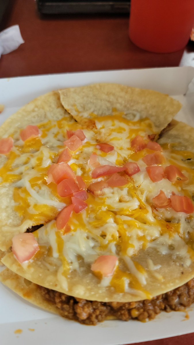 LydiKay's tweet photo. It's been too long @tacobell 

#mexicanpizza #ivemissedyou https://t.co/L7sX1fvBzy