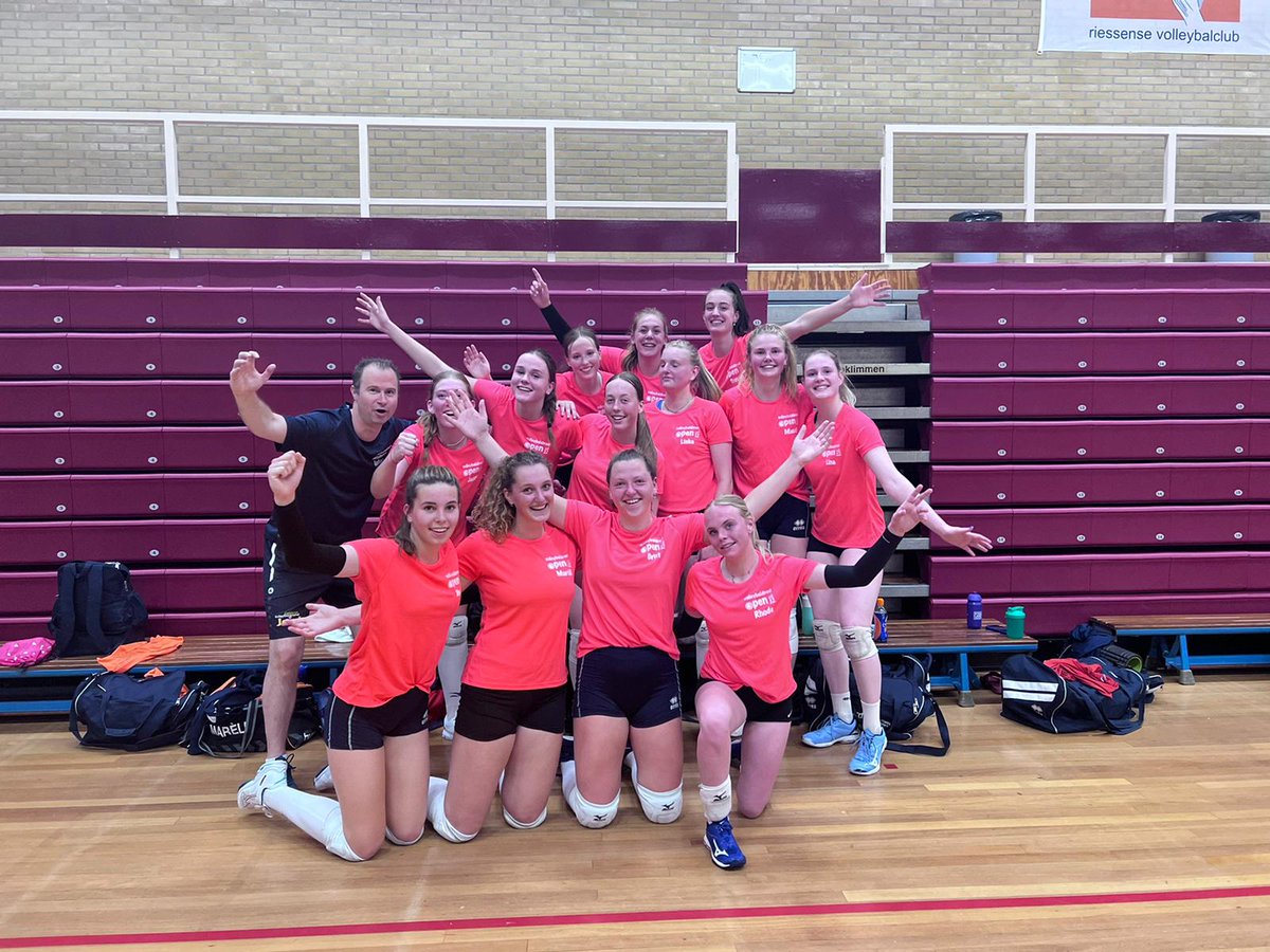 Top trainingsweek gehad met deze toppers van <a href="/rivorijssen/">Rivo Rijssen</a> meisjes a. Zaterdag gaan we knallen!  2 teams in de finale maakt me als jeugdtrainer al super trots en ook 1 team van <a href="/DeVoKo/">DeVoKo Denekamp</a> . #sportplezier