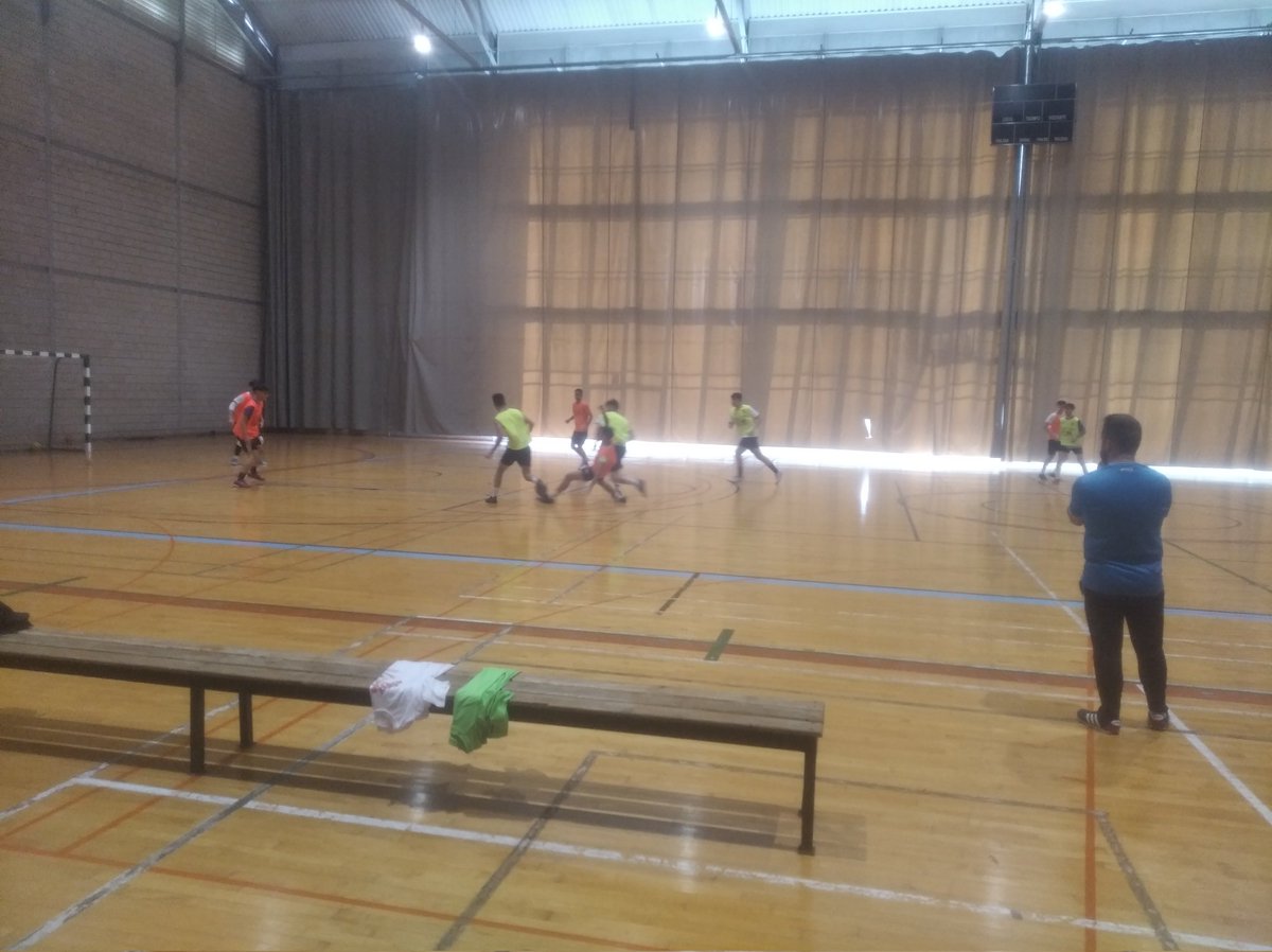 Hoy ha tenido lugar el último entrenamiento de esta temporada de nuestros juveniles.

El domingo acaba esta temporada 

Objetivo más que cumplido.

Este equipo no conoce sus límites.

#baenafutsal 
#somosjuveniles