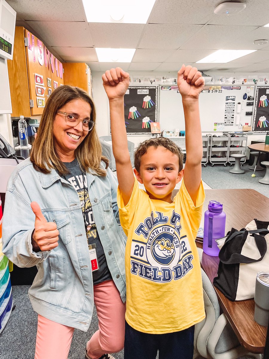 iamerinobrien's tweet image. Today our wonderful para became a Grandma 💜 we love you Mrs. Genova! #classfamily #TGPROUD