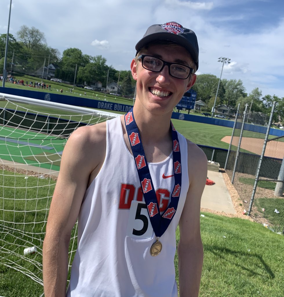 🥇 STATE CHAMPION 🥇

Aidan Ramsey wins the 3200M running 9:22.64! DCGs first individual state champion since 2018!