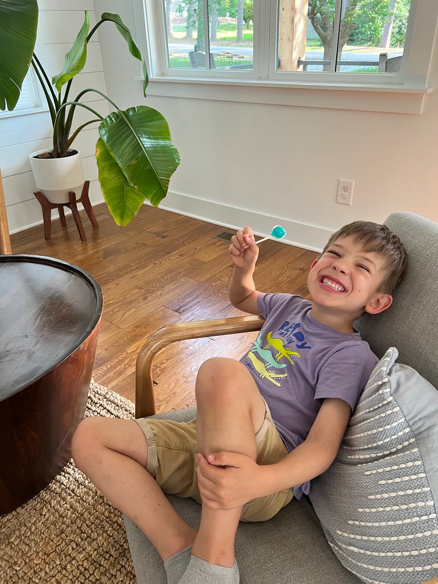 I see many brought New Orleans souvenirs home for their kids. I came home with a <a href="/jelmyto/">JELMYTO® (mitomycin) for pyelocalyceal solution</a> lollipop and as such I am the favorite parent for 5 minutes. #AUA22 
<a href="/UroGenPharma/">UroGen Pharma</a> #UroSoMe