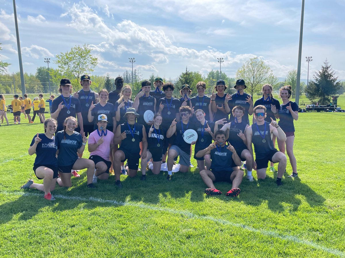 MsrosarJOA's tweet photo. This team is headed to OFSSA for ultimate Frisbee! What a great match against CCI who played such a great game. Well done knights!! #gbchamps #ofssabound @KnightZoneJOA @QuennellMaggie https://t.co/XEinGLkeIq