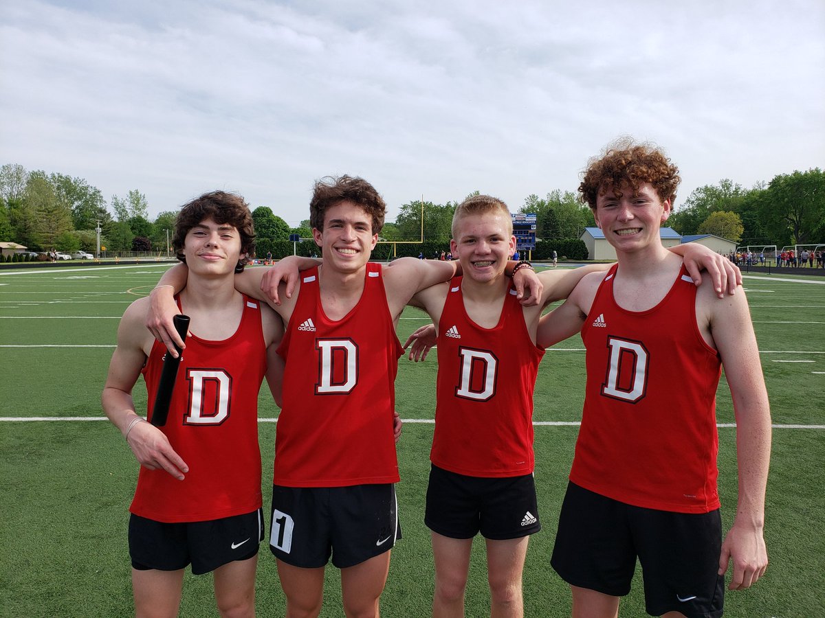 BaronXCountry's tweet photo. 4x800 Sectional Champs! Jaren McIntire, Carter Vangessel, Matthias Hefty, &amp; Nate Fillenworth https://t.co/zOnPYrqpxs