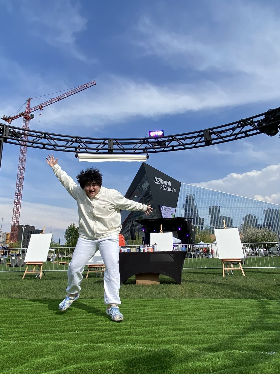 fewocious's tweet photo. SETTIN UP THA PAINT PARTY🎨🎨🎨 https://t.co/fEcXsPQtkV